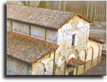 Santa Maria a Loppia: facciata
