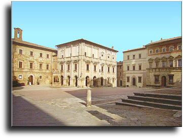Piazza Grande veduta dal Duomo