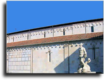 Particolare del duomo di Carrara