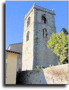 Torre davanti la chiesa San Pietro