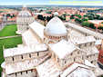 Splendida veduta aerea della Cattedrale di Pisa in Piazza dei Miracoli con la neve